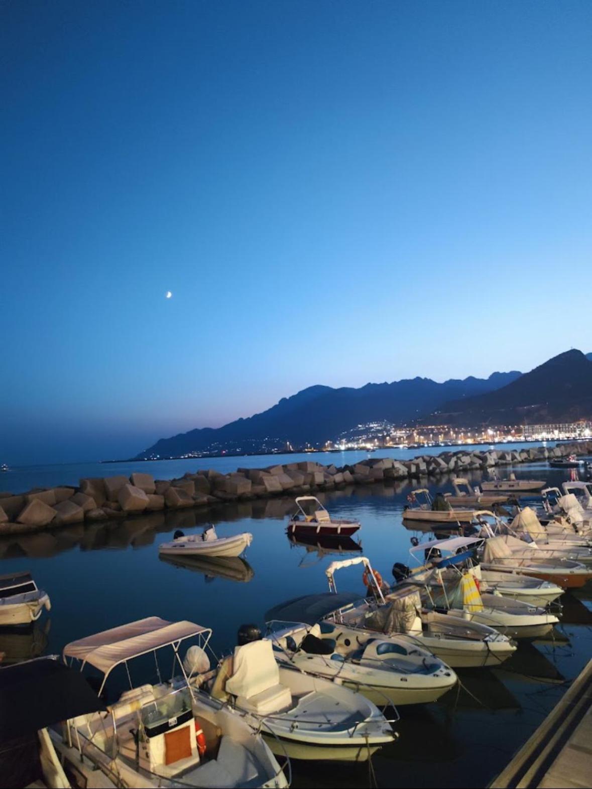 Salerno Mare E Luci Deluxe Apartment Exterior photo